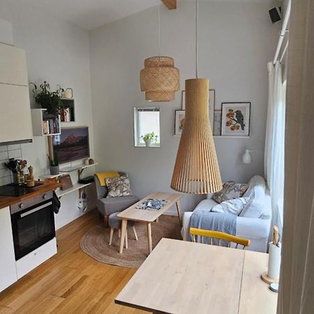 Tiny Grey House With Loft, 15 Min From City Center ヨーテボリ エクステリア 写真