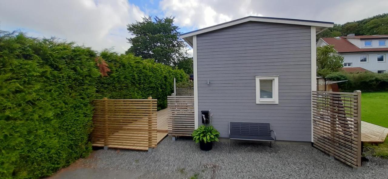 Tiny Grey House With Loft, 15 Min From City Center ヨーテボリ エクステリア 写真